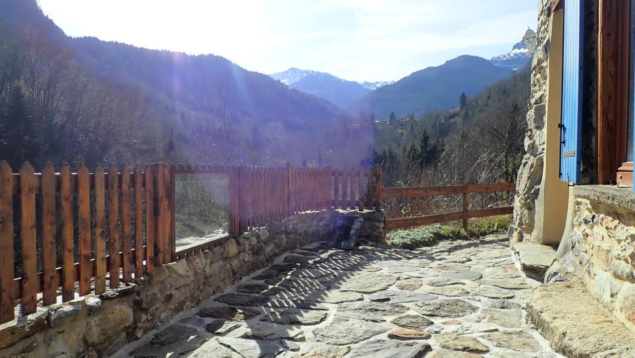 Le Paradoxe Des Pyrenees Ferienhaus Montferrier